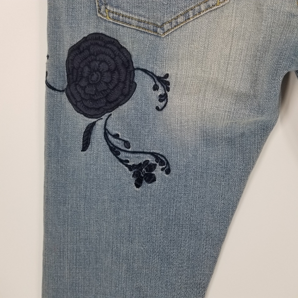 Pilcro Anthro Hyphen 26P Embroidered Faded Jeans - Picture 8 of 11